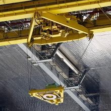 Photo of the TensileTruss platform that shows a horizontal iron bar with a platform hanging below it