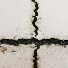 Two intersecting cracks on a solar panel backsheet.