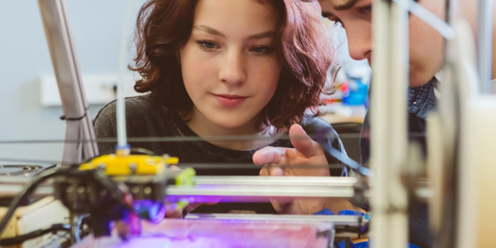 High school students watching 3d print