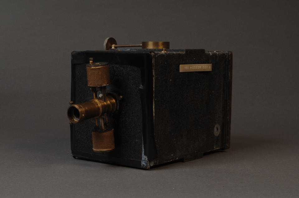 Guarded Field Ionization Chamber