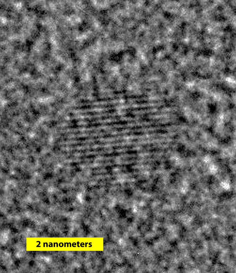 A high-resolution transmission electron microscope photograph of a single silicon nanoparticle.