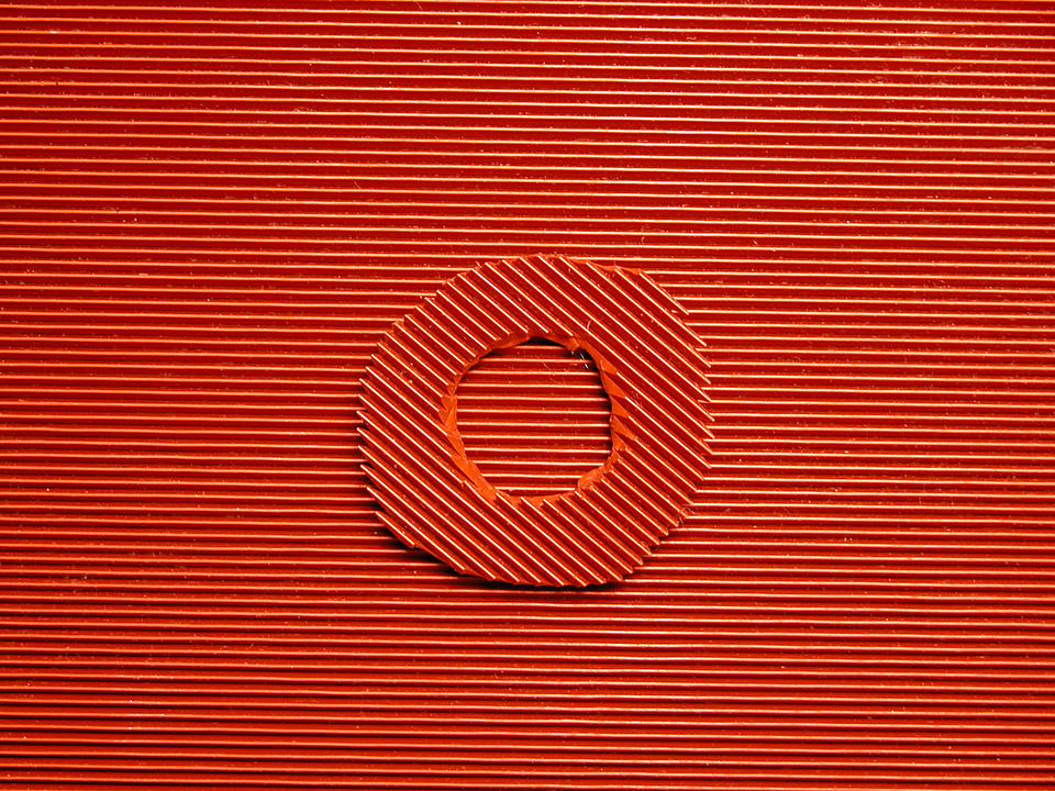 The image was made of the test scene shown in the photo, a room-temperature ring on top of a warmer absorber material.