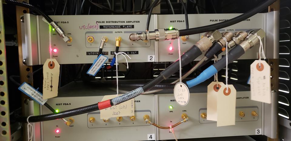 Pulse distribution amplifiers